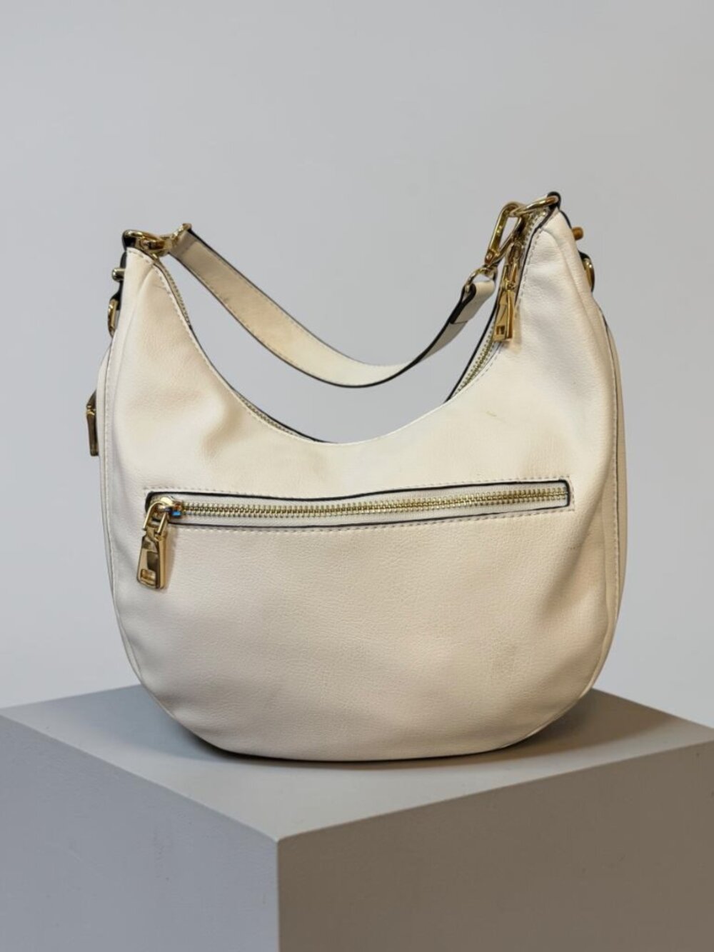 International Concepts White Expandable Shoulder Bag Gold Hardware Zip Pockets